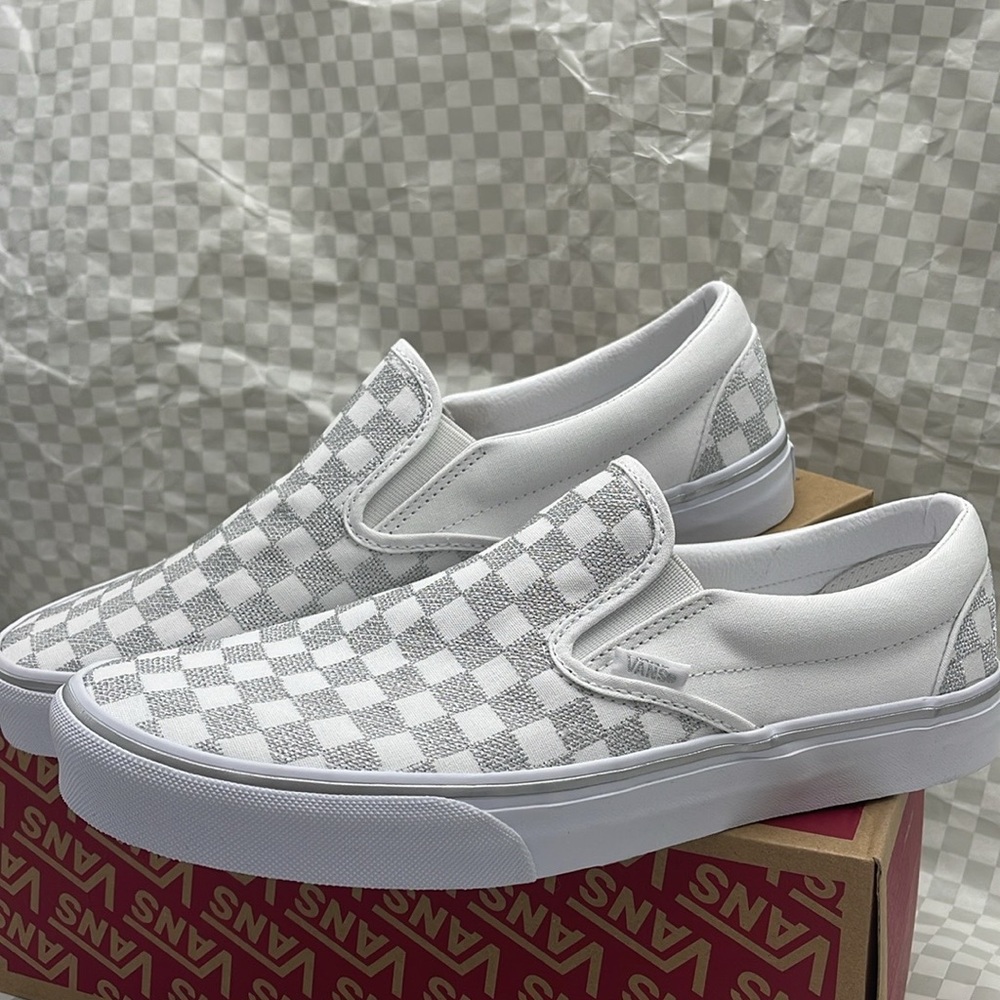 Vans WMNS Checkered Classic Slip-On Sneakers
Metallic True White
VN000CT5W00 - Picture 11 of 16